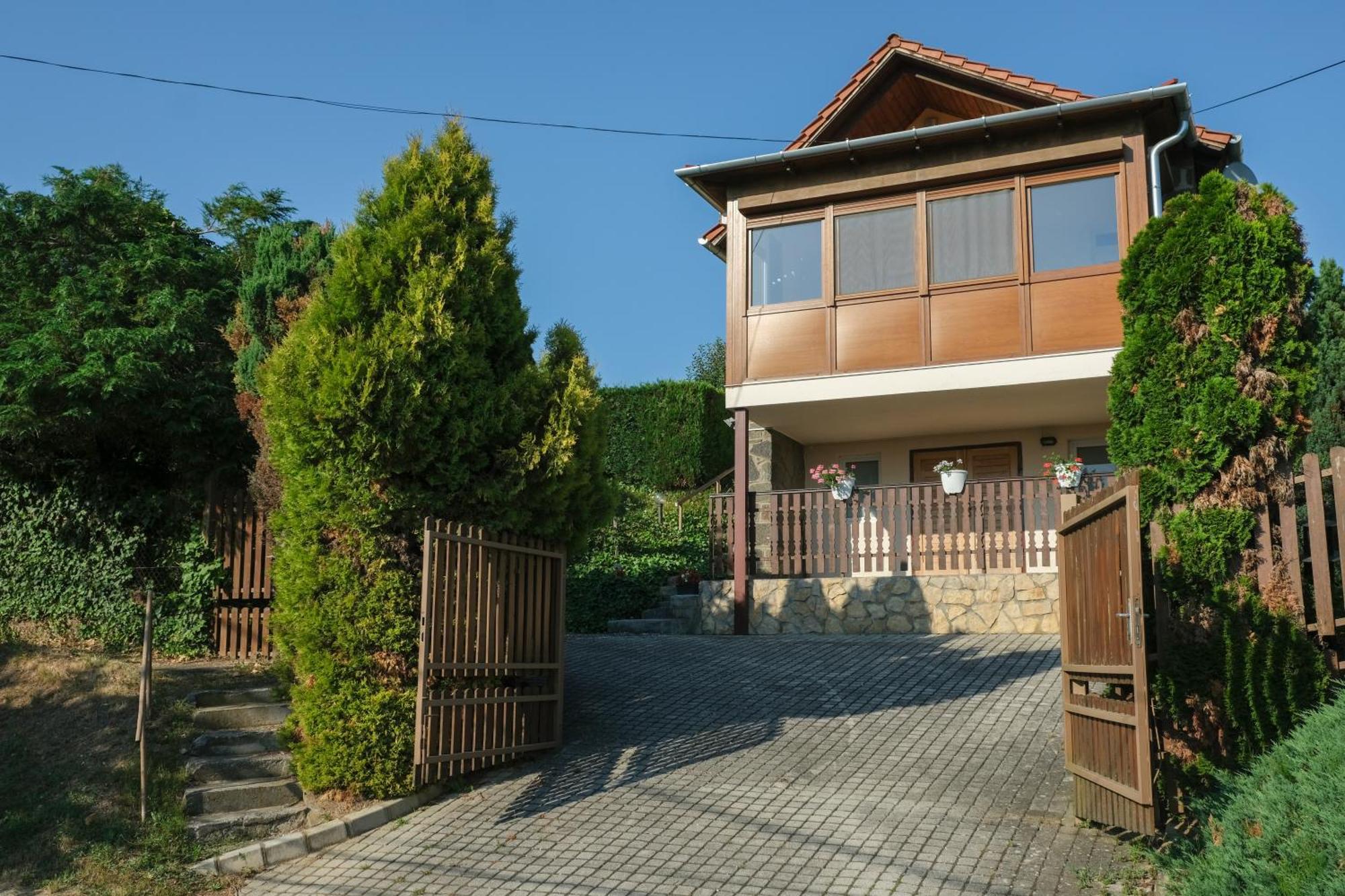 Panorama Apartmanhaz Sárvár المظهر الخارجي الصورة